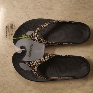 Oofos flip flops